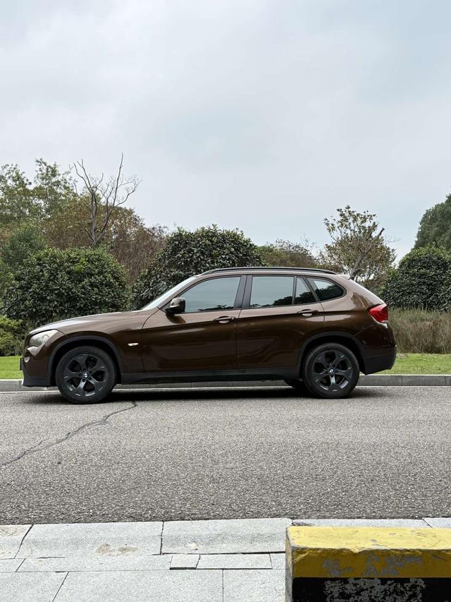 BMW i5 M60 2012 car image #4