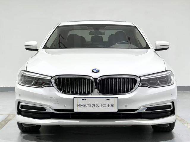 BMW i5 M60 2019 #4 BMW i5 M60 2019 car image #4