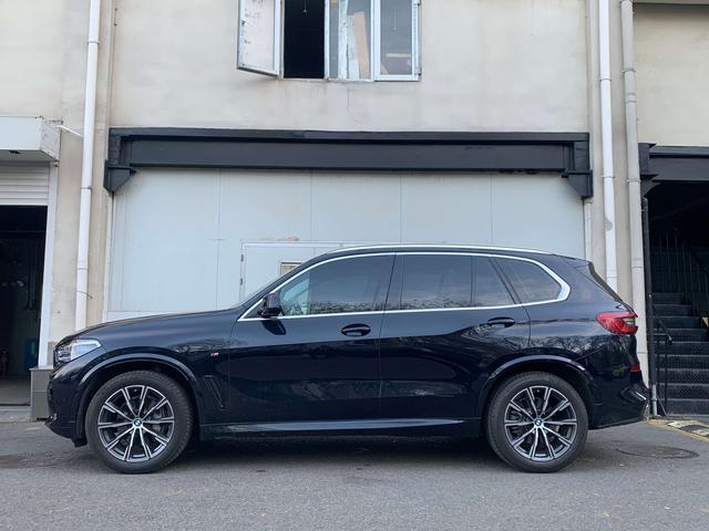 BMW X7 M60i 2019 car image #4
