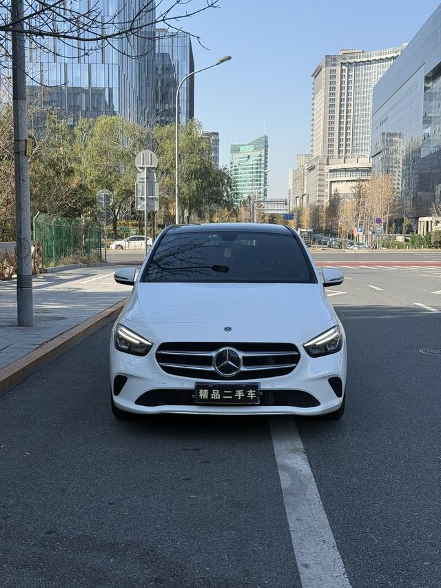Mercedes-Benz B Class 2020 immagine di auto #4