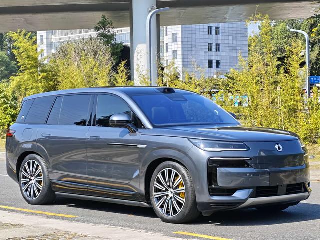 Denza N9 2025 #4 Denza N9 2025 car image #4