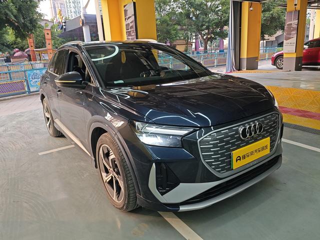 Audi Q4 e-tron 2024 صورة سيارة #4