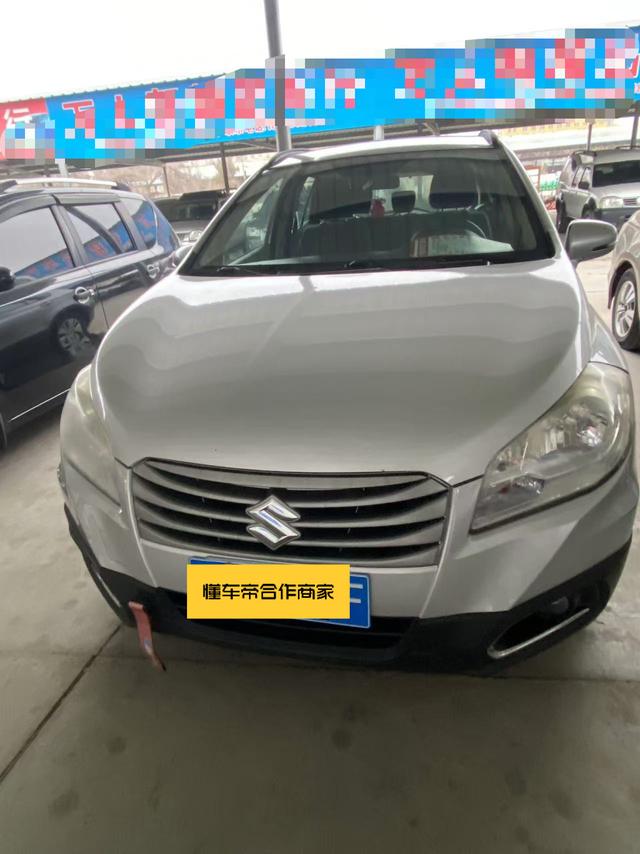 Suzuki S-Cross 2015 صورة سيارة #4