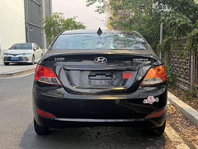 Hyundai Reina 2010 car image #4