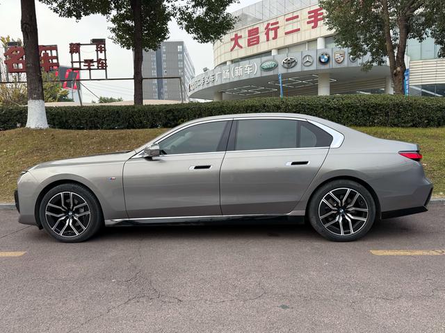 BMW 7 Series 2023 #4 BMW 7 Series 2023 car image #4