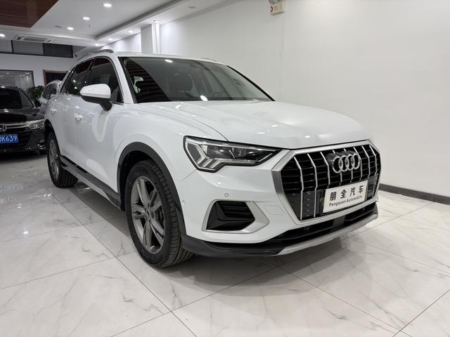 Audi Q3 2022 car image #4