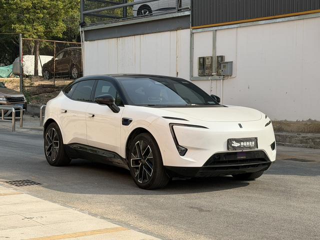 Avatr 11 2023 car image #4