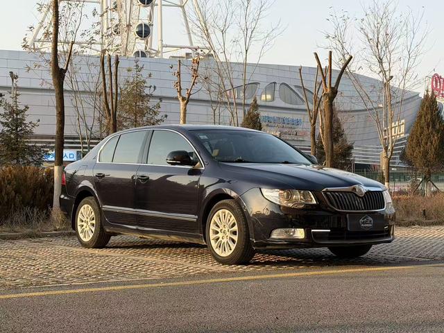 Skoda Superb 2012 car image #4