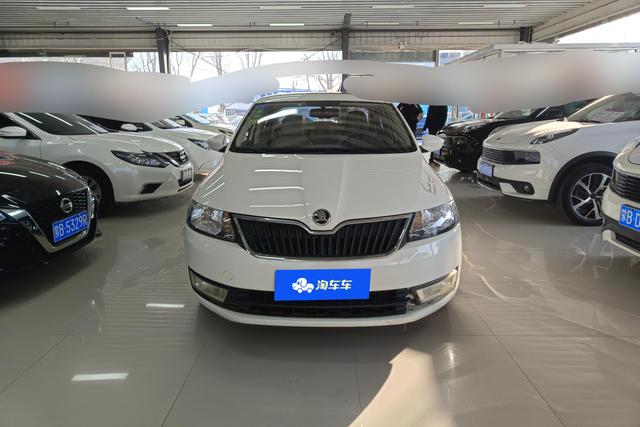 Skoda Rapid 2017 car image #4