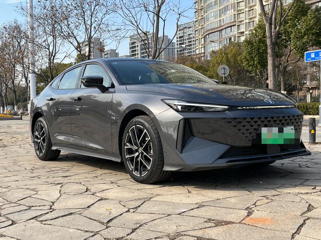 Changan UNI-V iDD 2024 car image #4