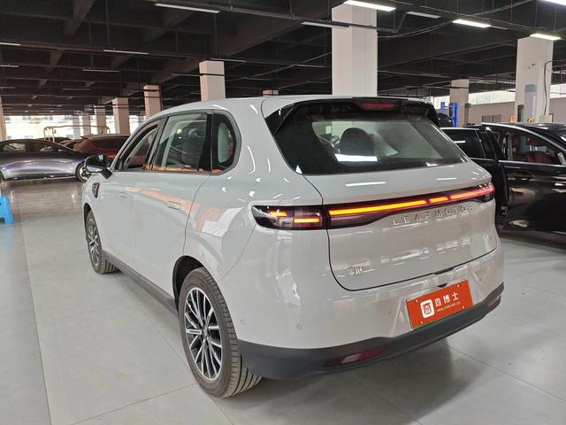 零跑汽车 零跑B10 2025 汽车图片 #4