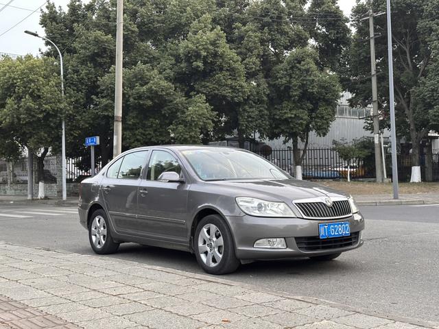 Skoda Octavia 2012 #4 Skoda Octavia 2012 car image #4