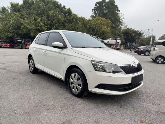 Skoda Fabia 2015 car image #4