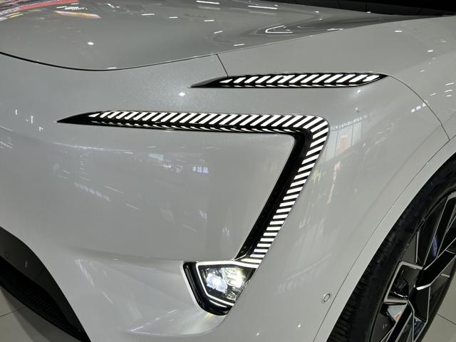 Avatr 11 2023 car image #4