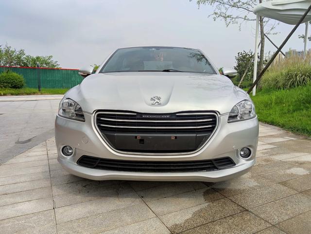 Peugeot 301 2014 car image #4