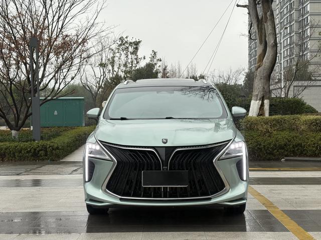 Forthing Yacht 2022 car image #4