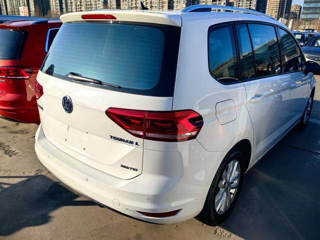 Volkswagen Touran 2017 immagine di auto #4