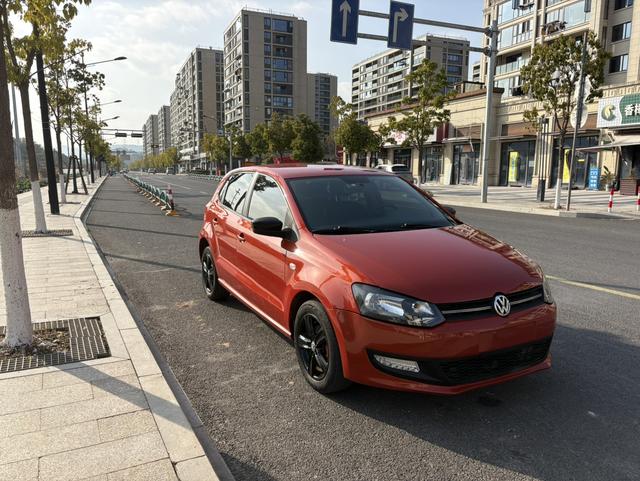 Volkswagen Polo 2012 car image #4