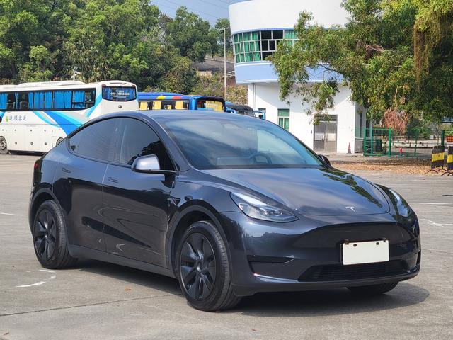 Tesla Model Y 2024 #4 Tesla Model Y 2024 car image #4
