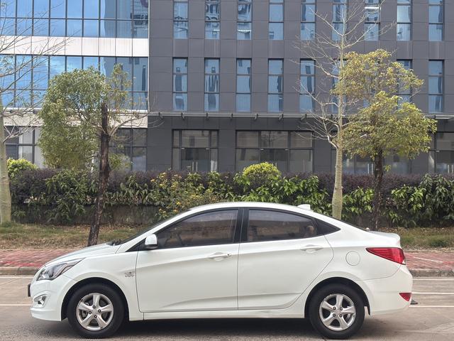 Hyundai Reina 2015 car image #4