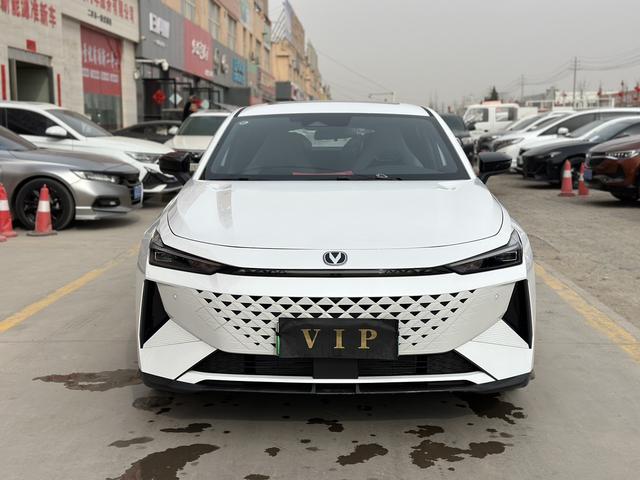Changan UNI-V iDD 2025 car image #4