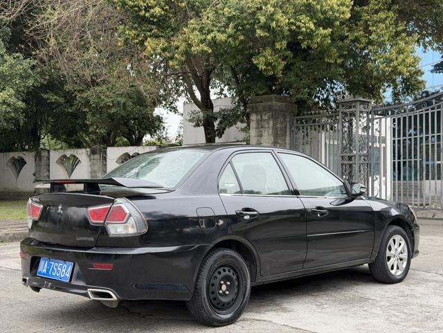 Soueast V3 Lingyue 2012 car image #4