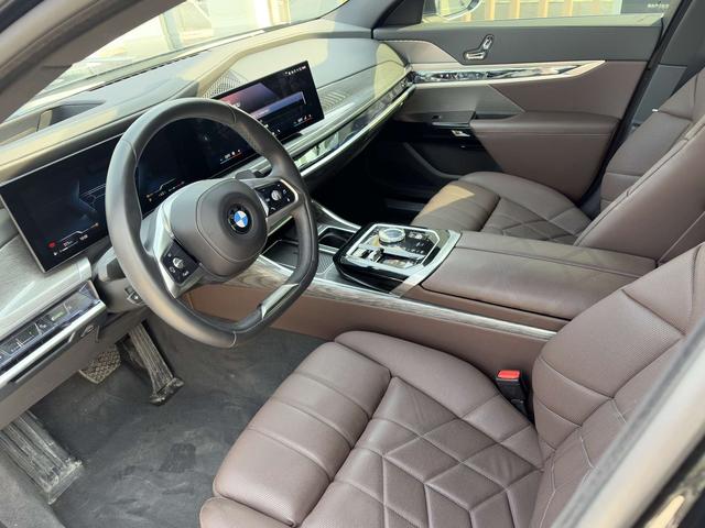 BMW 7 Series 2024 car image #4