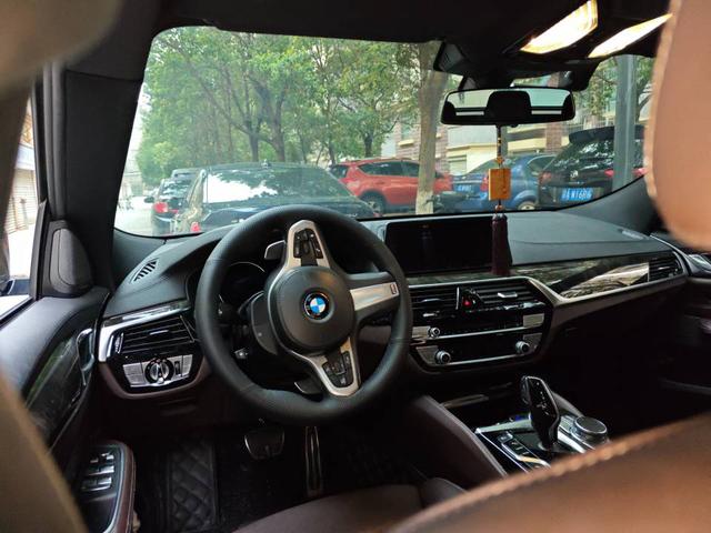 BMW 6 Series GT 2018 изображение автомобиля #4