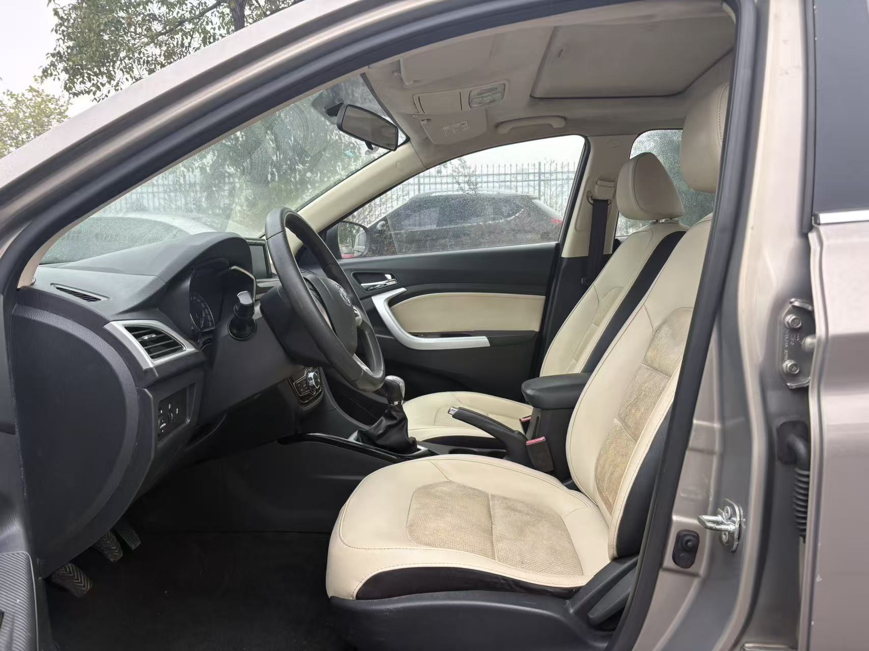 Changan Alsvin V7 2015 car image #4