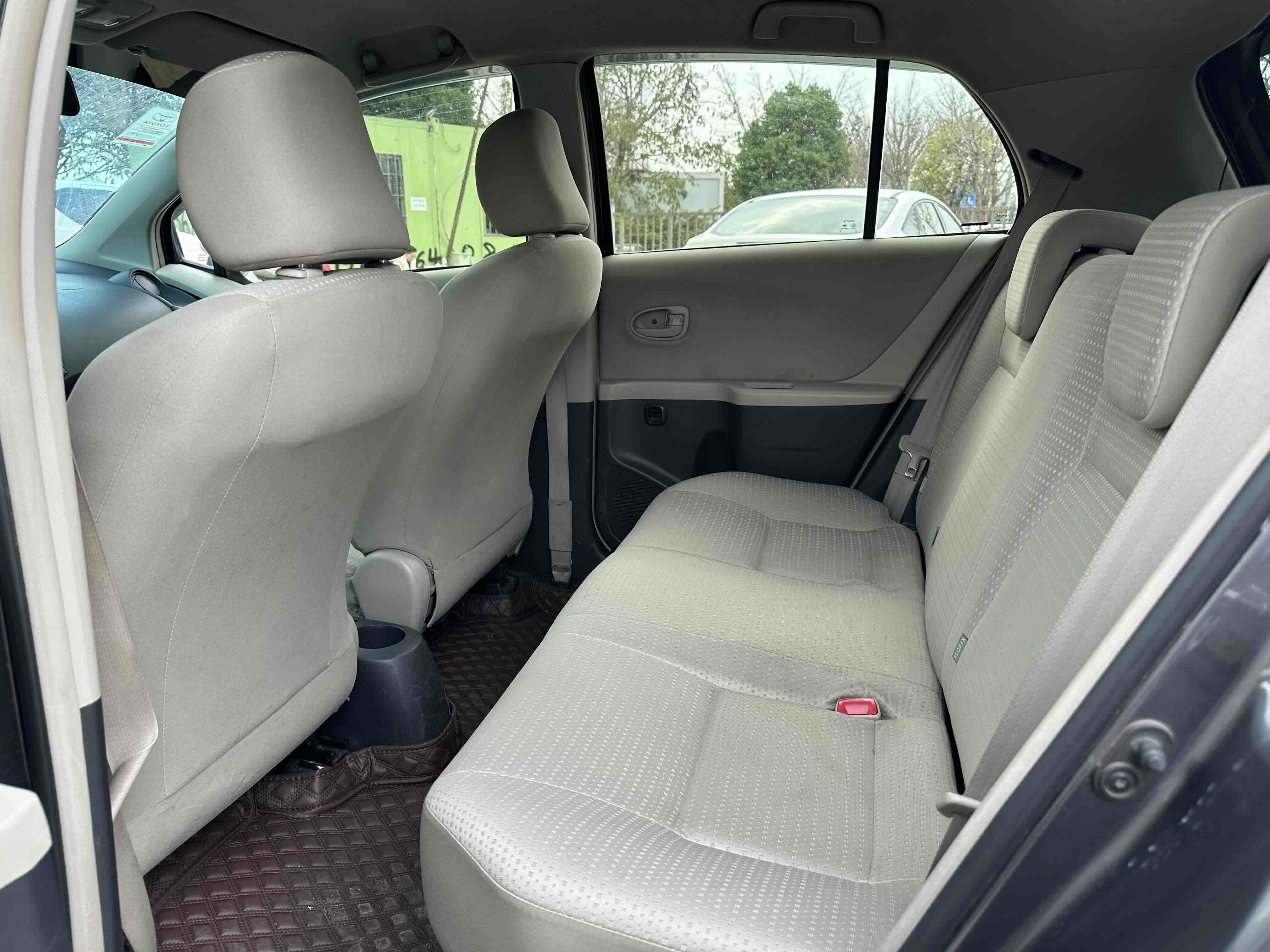 Toyota Yaris 2012 изображение автомобиля #4