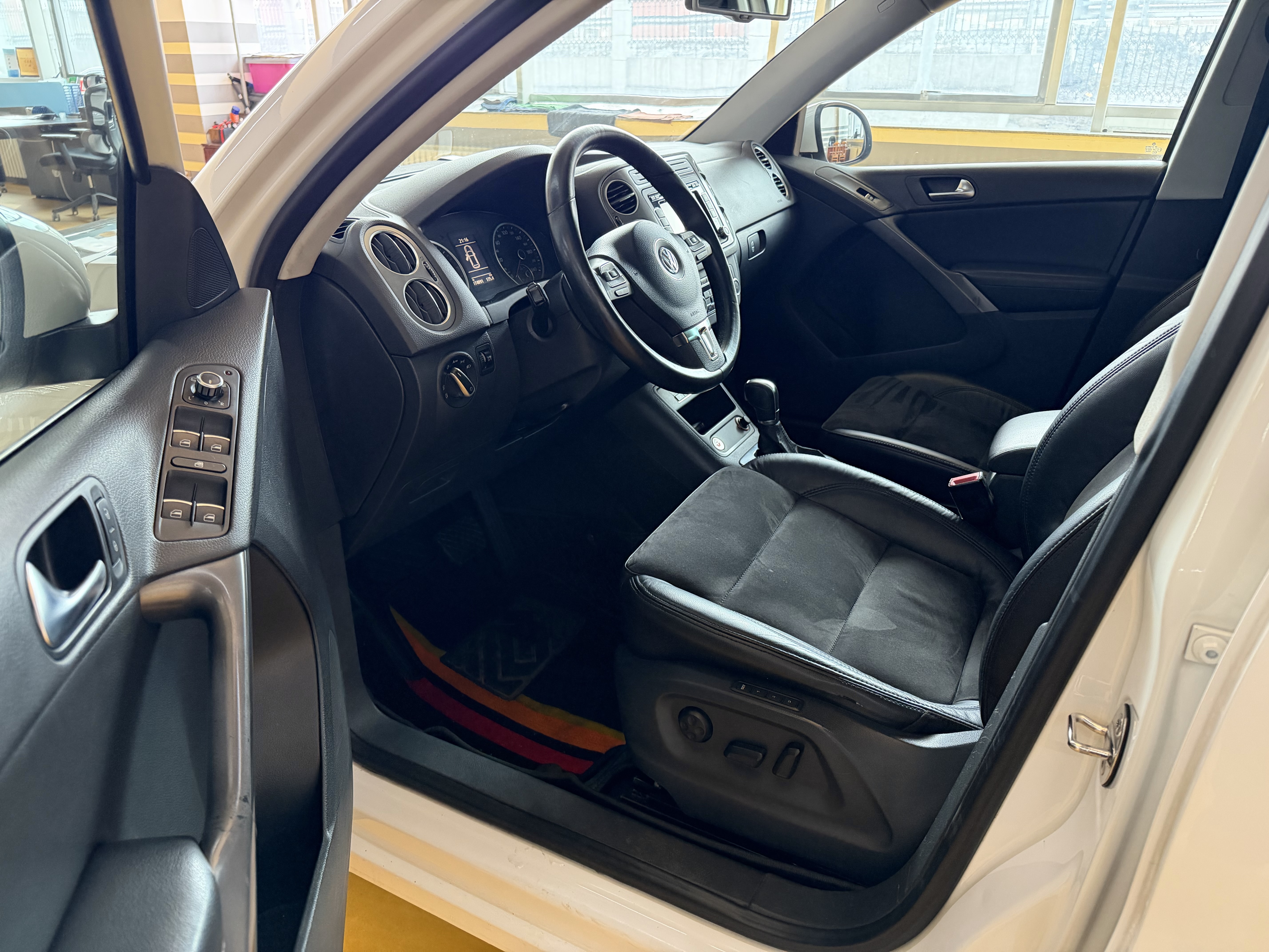 Volkswagen Tiguan 2012 immagine di auto #4