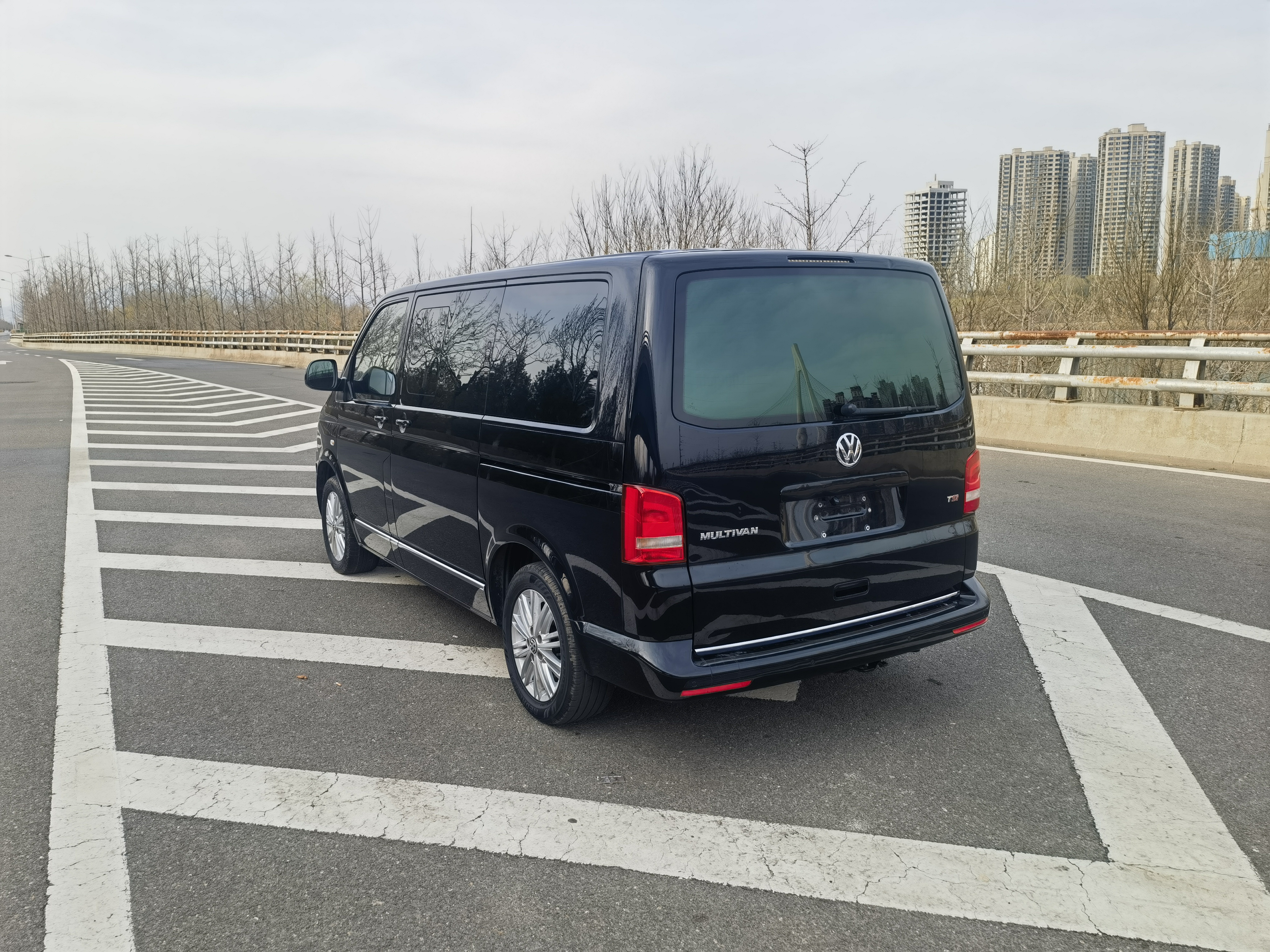 Volkswagen Multivan 2015 car image #4