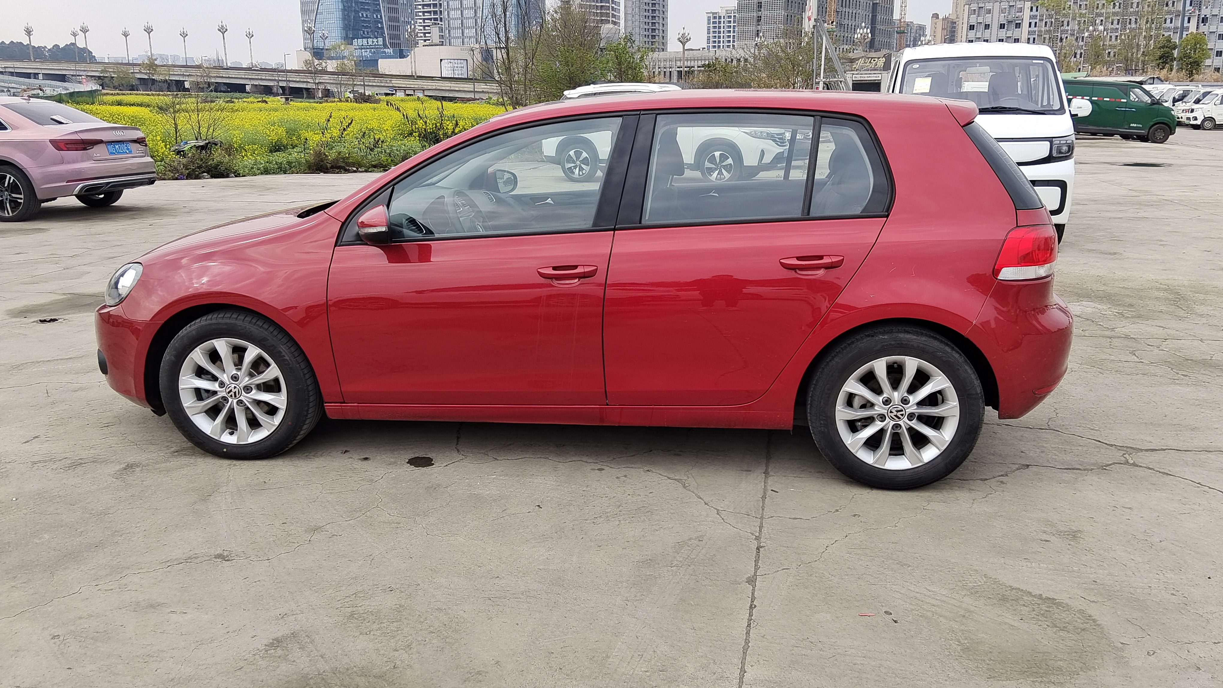 Volkswagen Golf 2012 car image #4