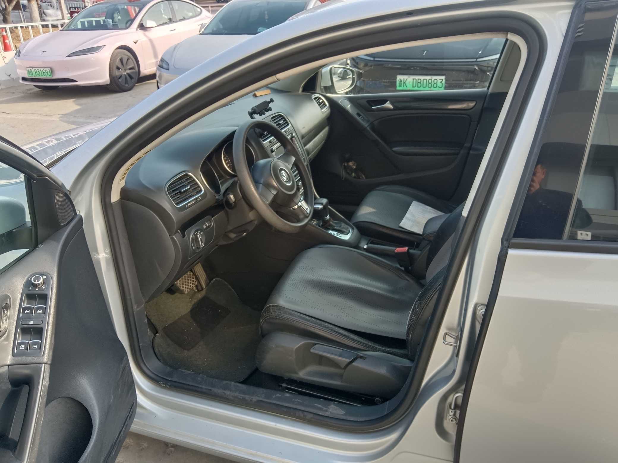 Volkswagen Golf 2011 car image #4