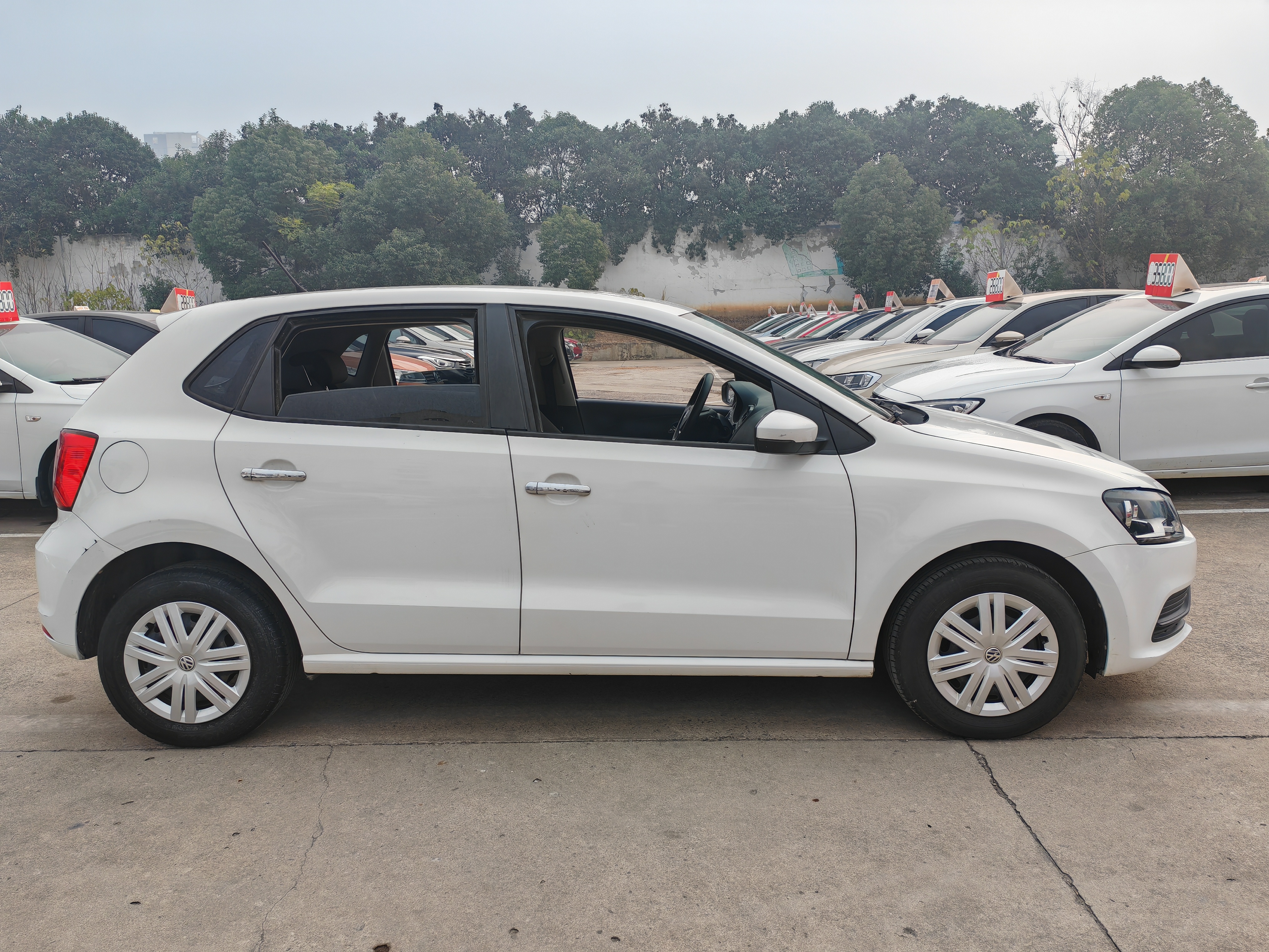 Volkswagen Polo 2016 car image #4