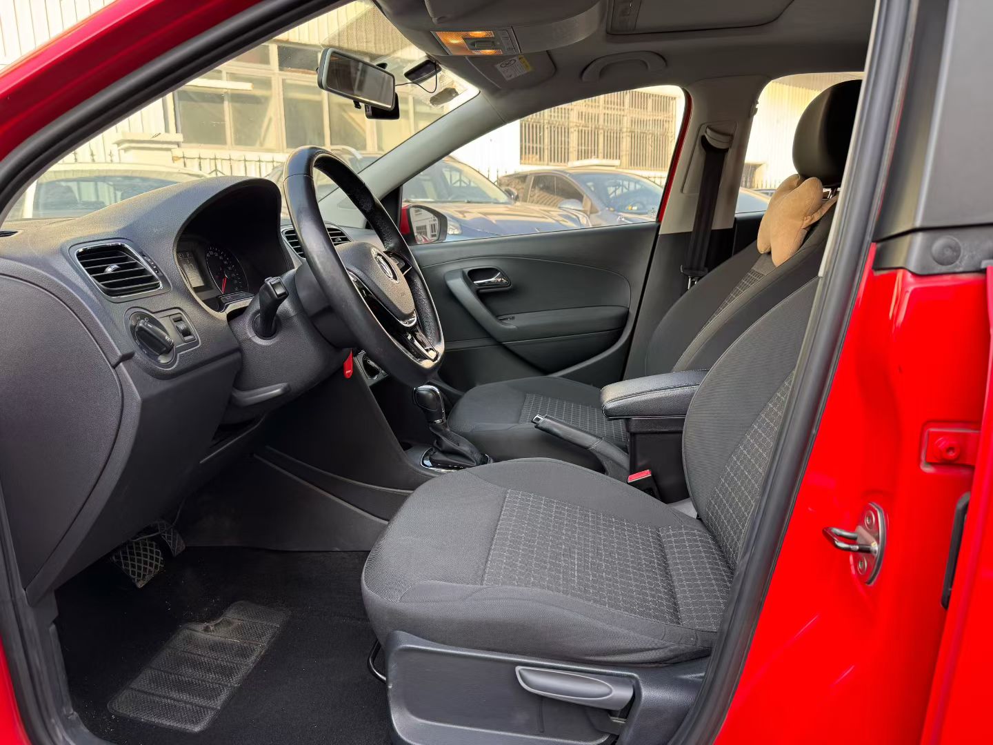 Polo 2018 car image #4