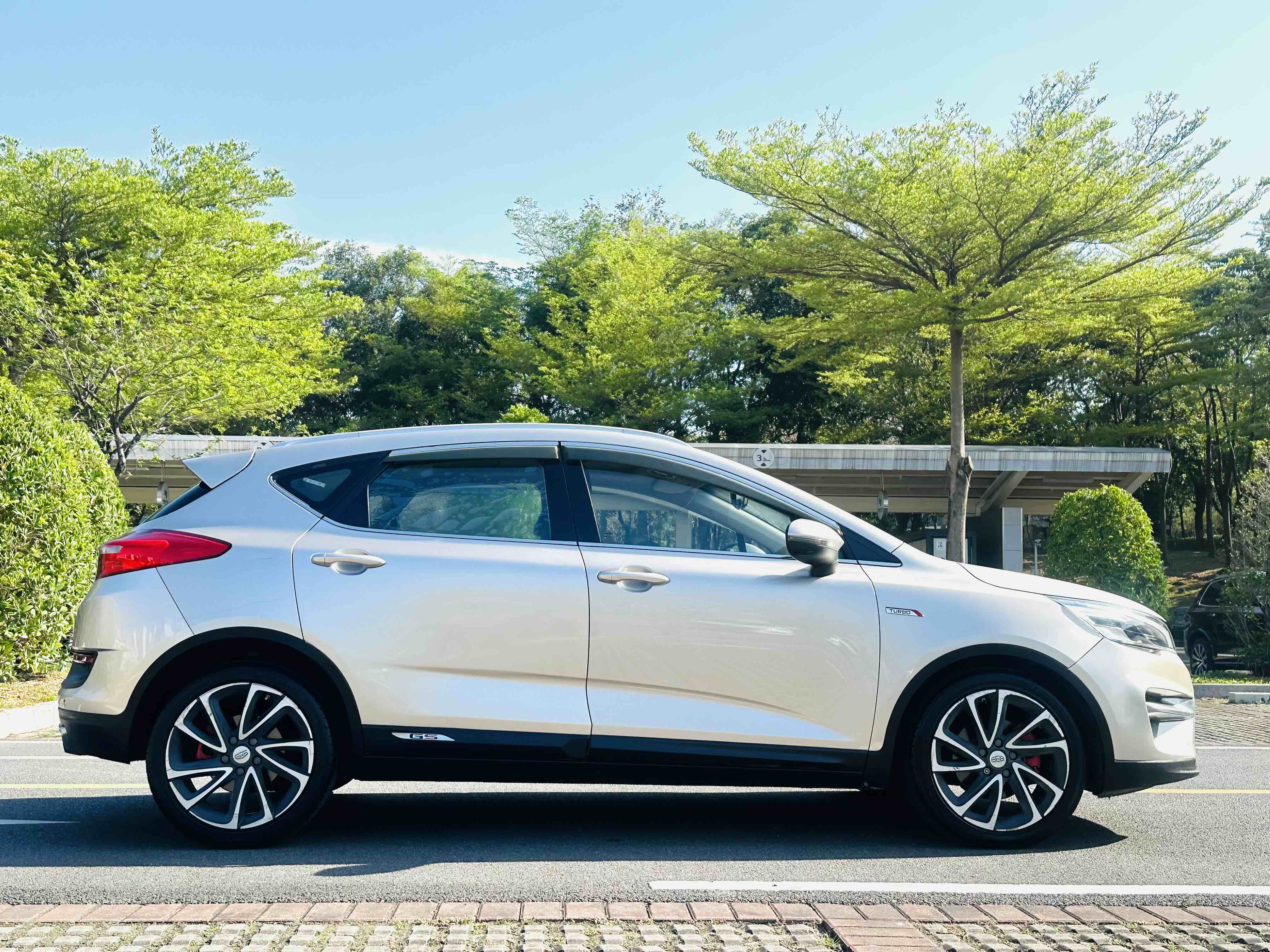 Emgrand GS 2017 #4 Emgrand GS 2017 car image #4
