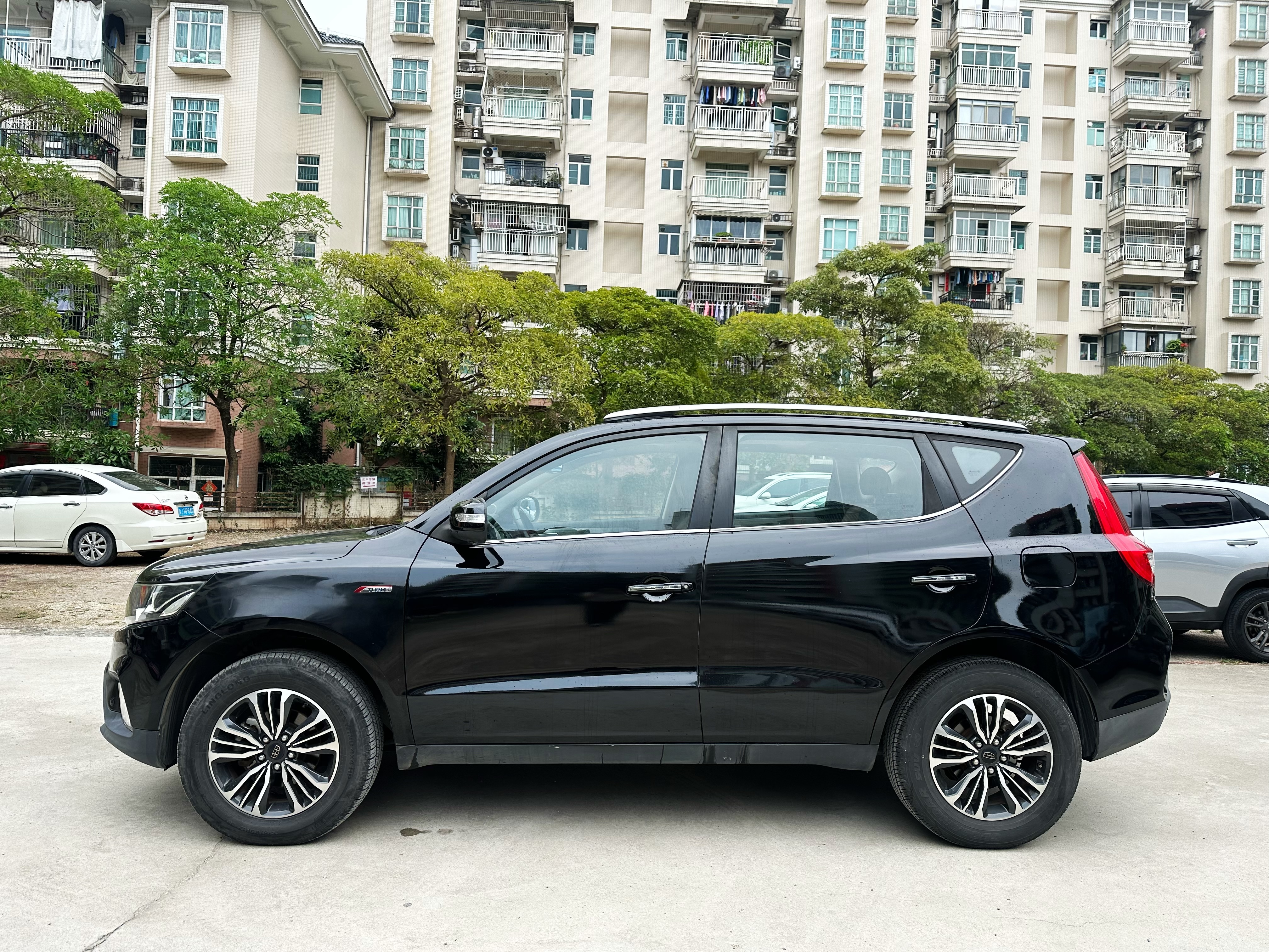 Emgrand GS 2017 car image #4