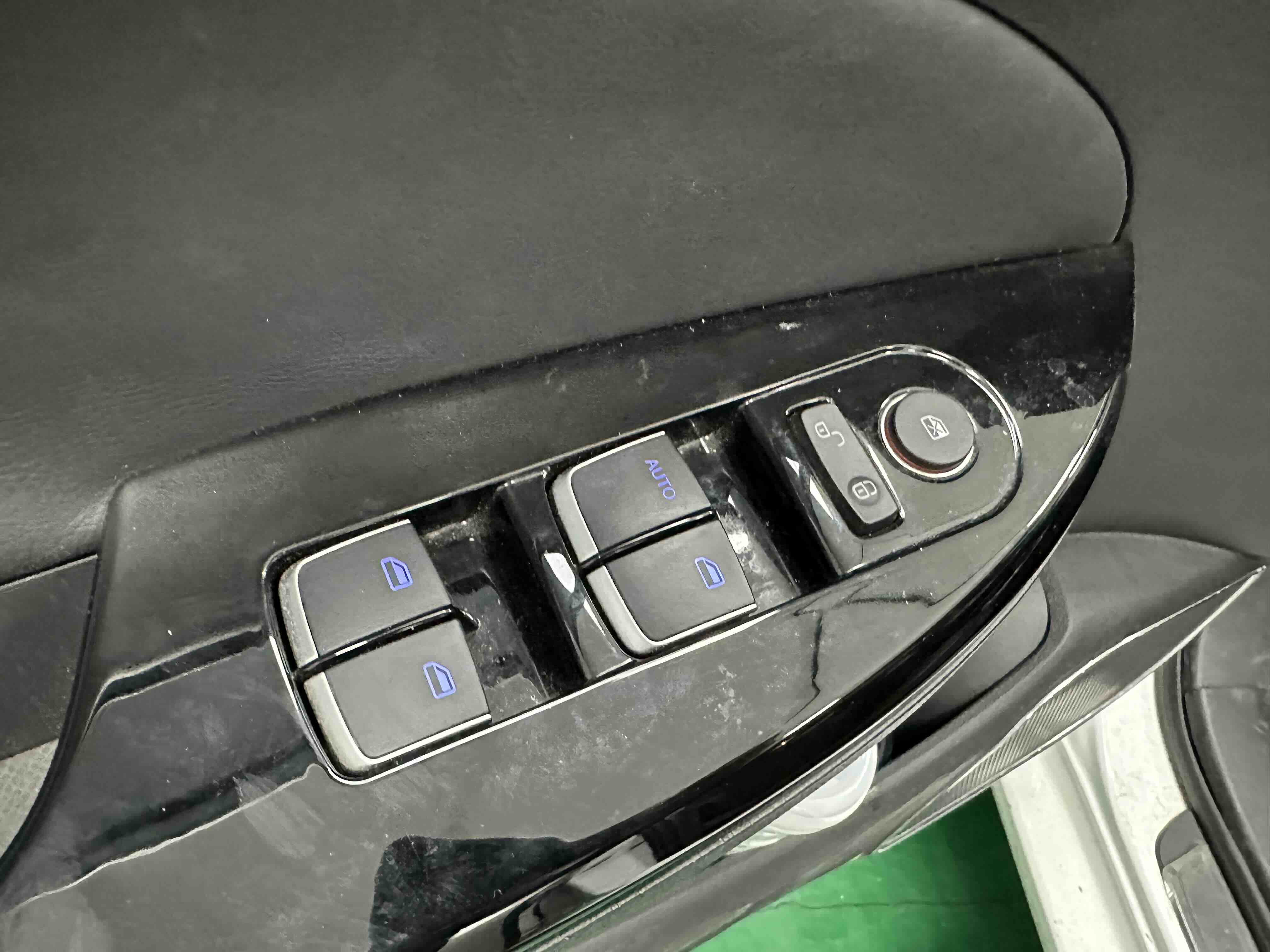 BYD e5 2017 #4 BYD e5 2017 car image #4