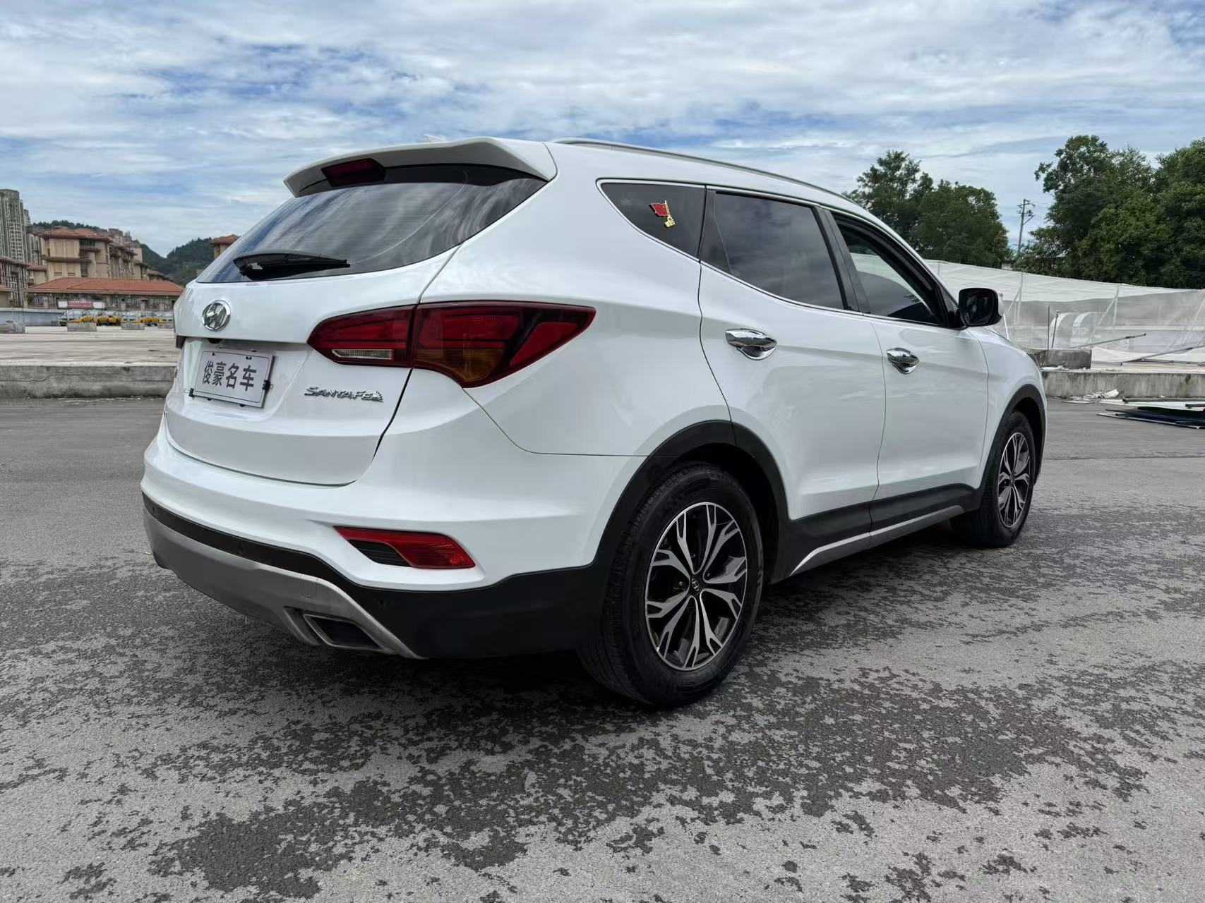 Hyundai Santa Fe 2018 car image #4