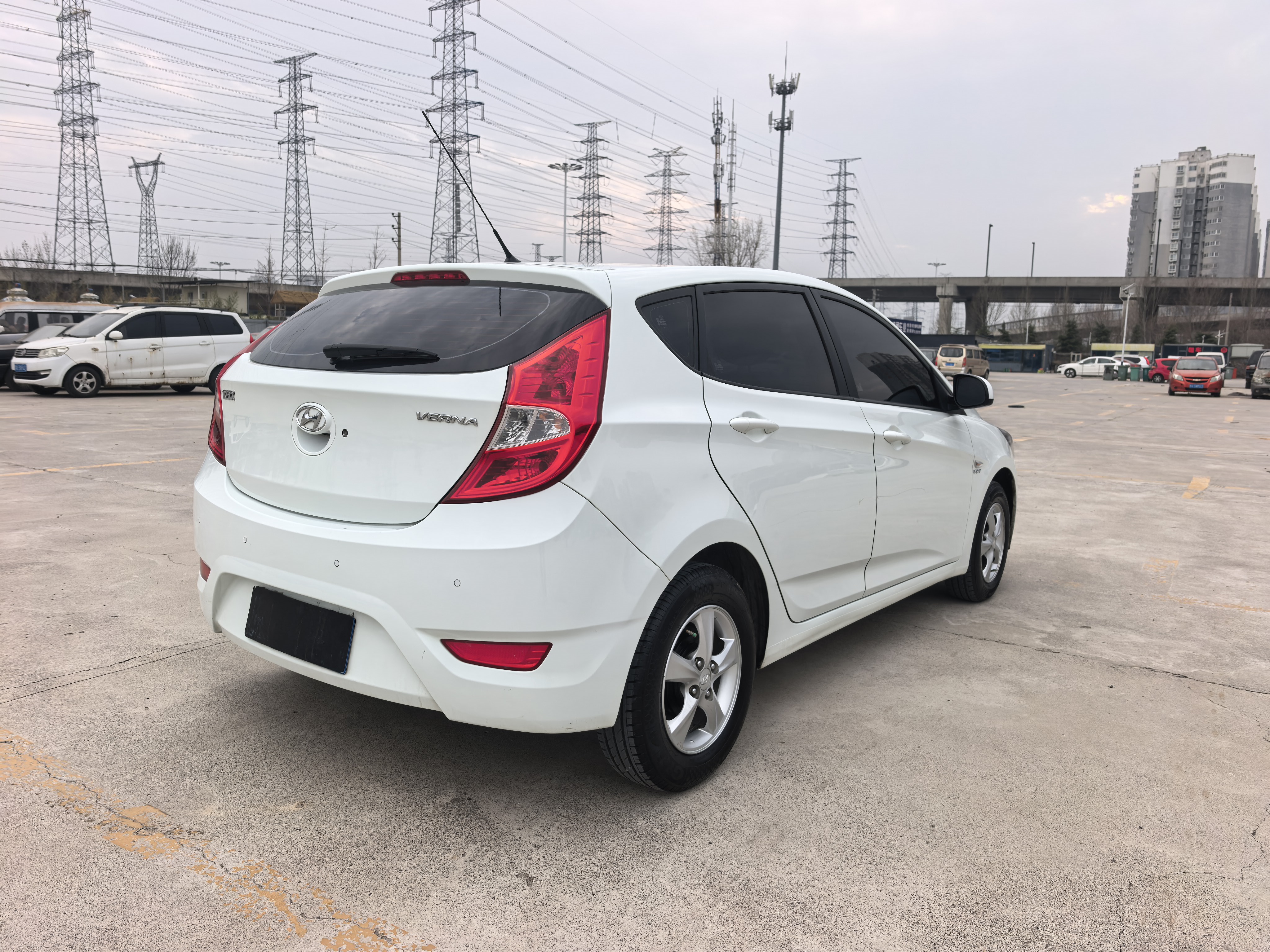 Hyundai Reina Hatchback 2017 immagine di auto #4