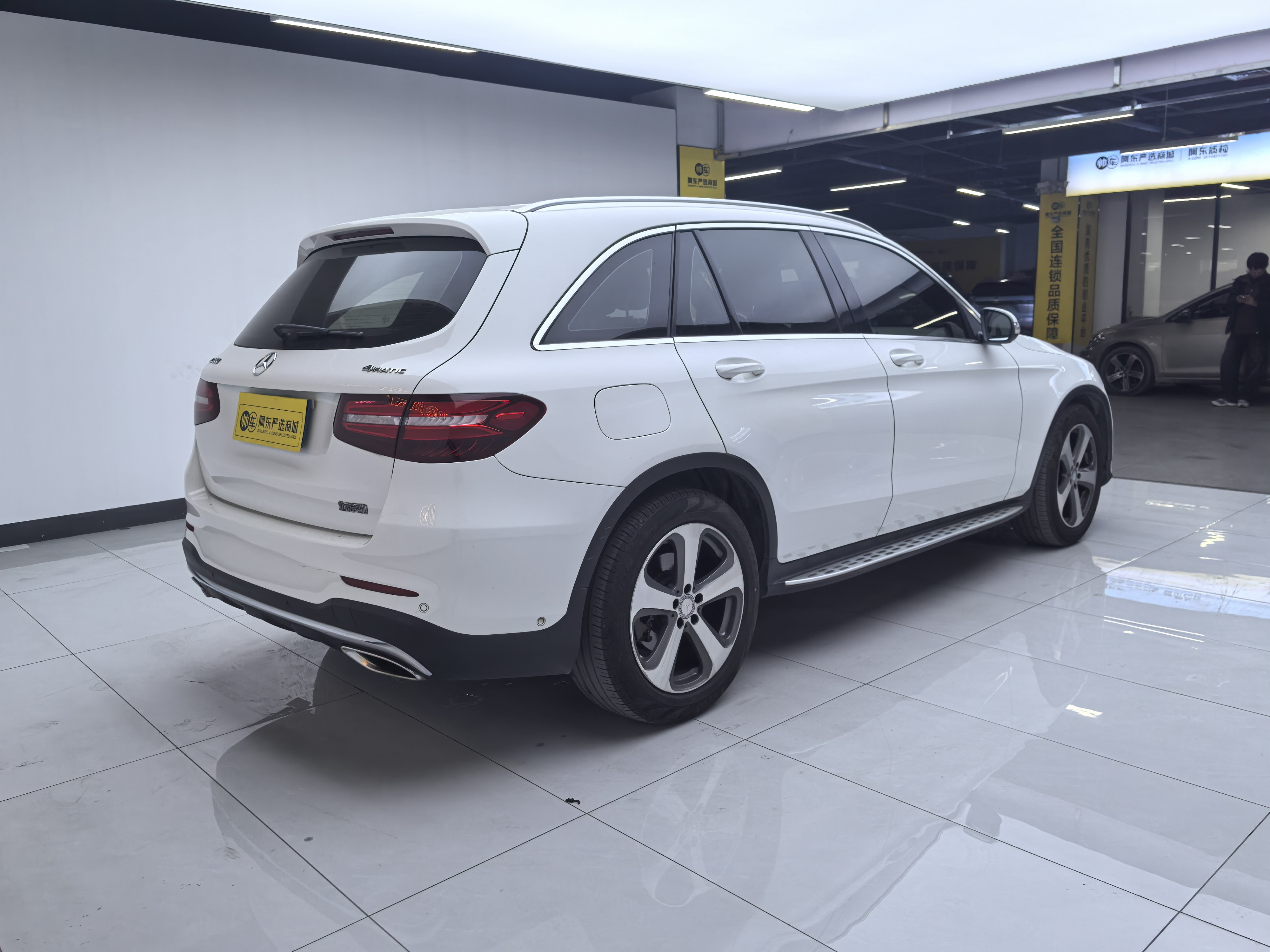 Mercedes-Benz GLC Class 2016 car image #4