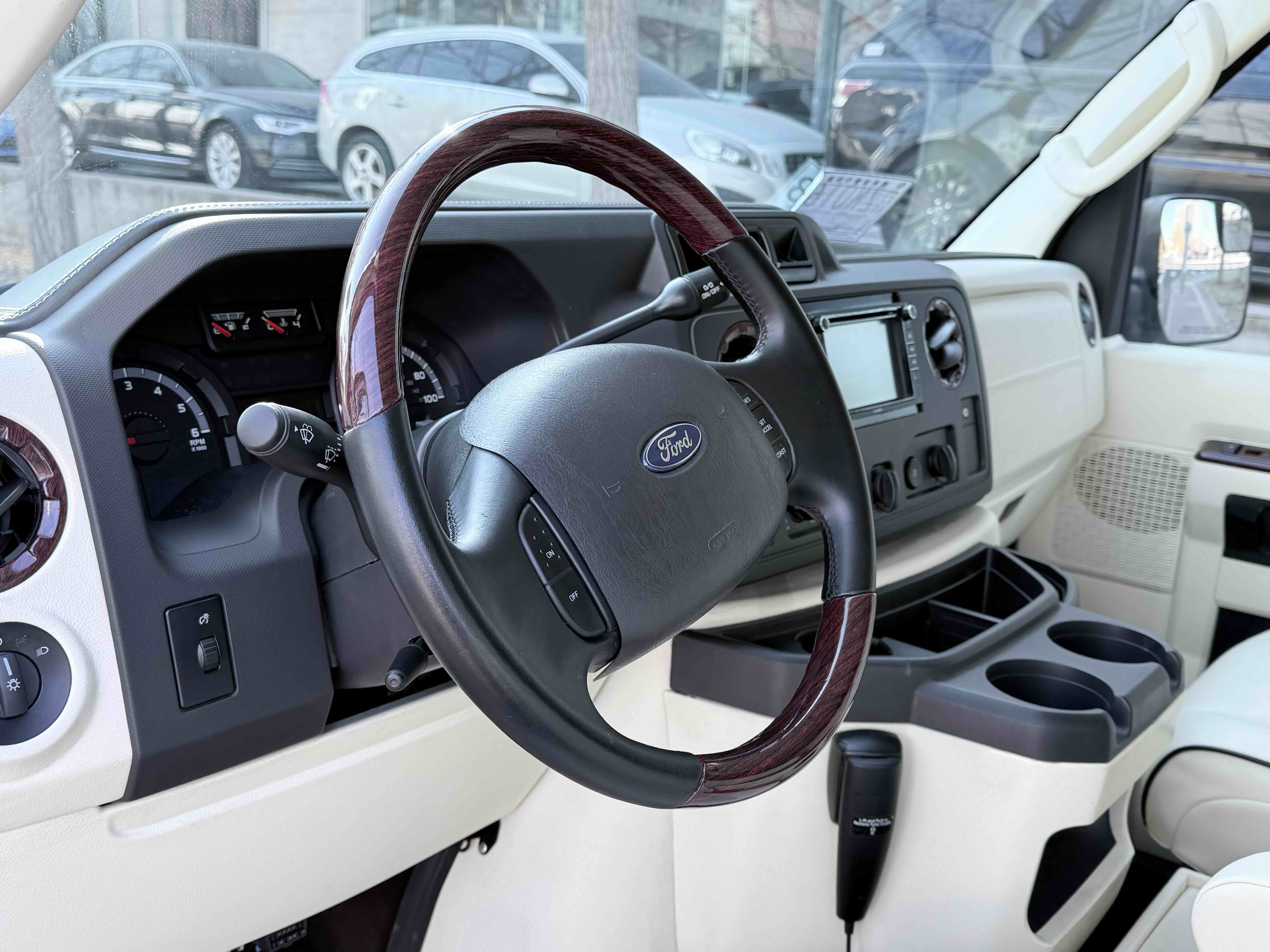 Ford E350 2015 #4 Ford E350 2015 car image #4