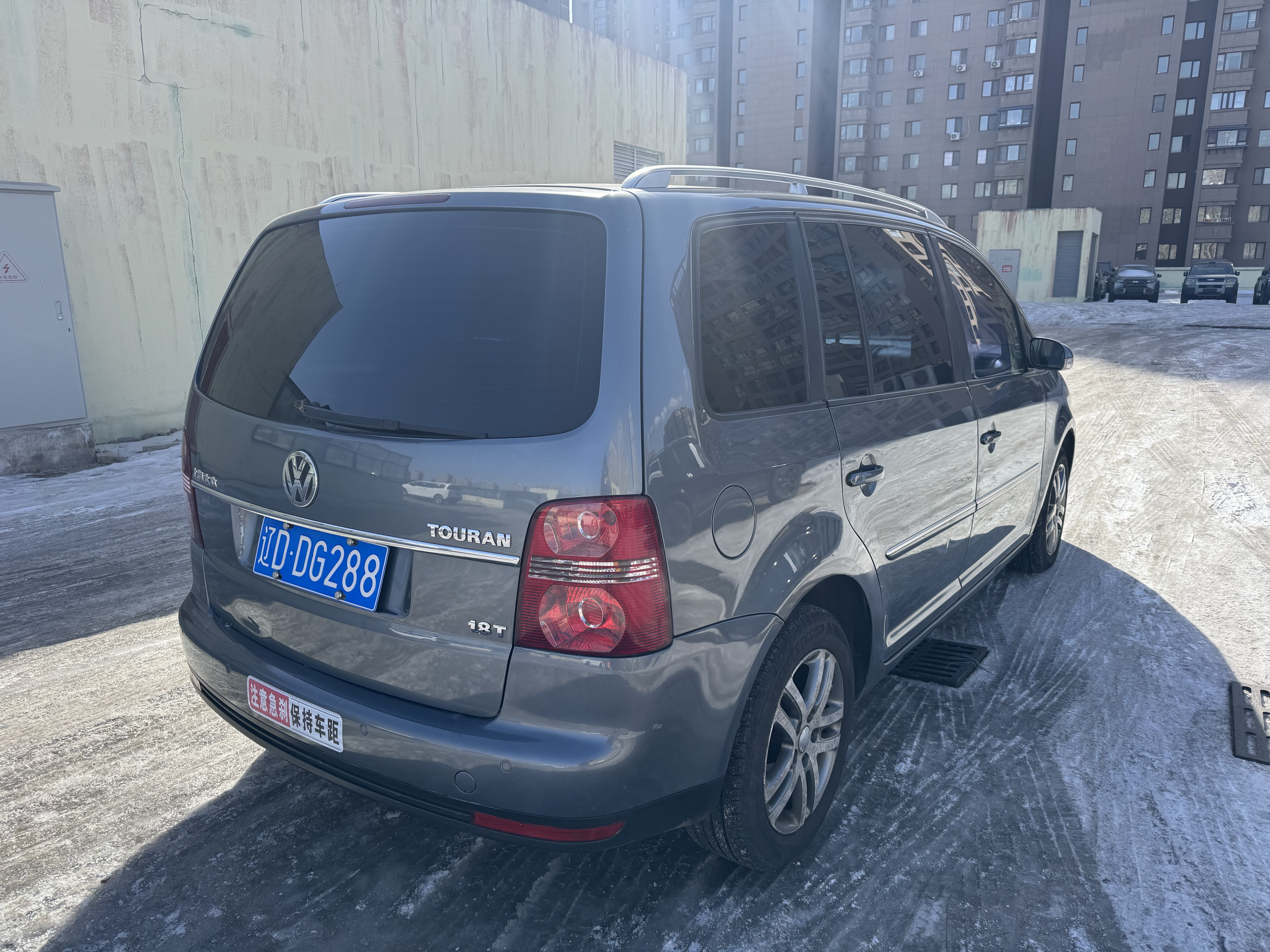 Volkswagen Touran 2009 car image #4