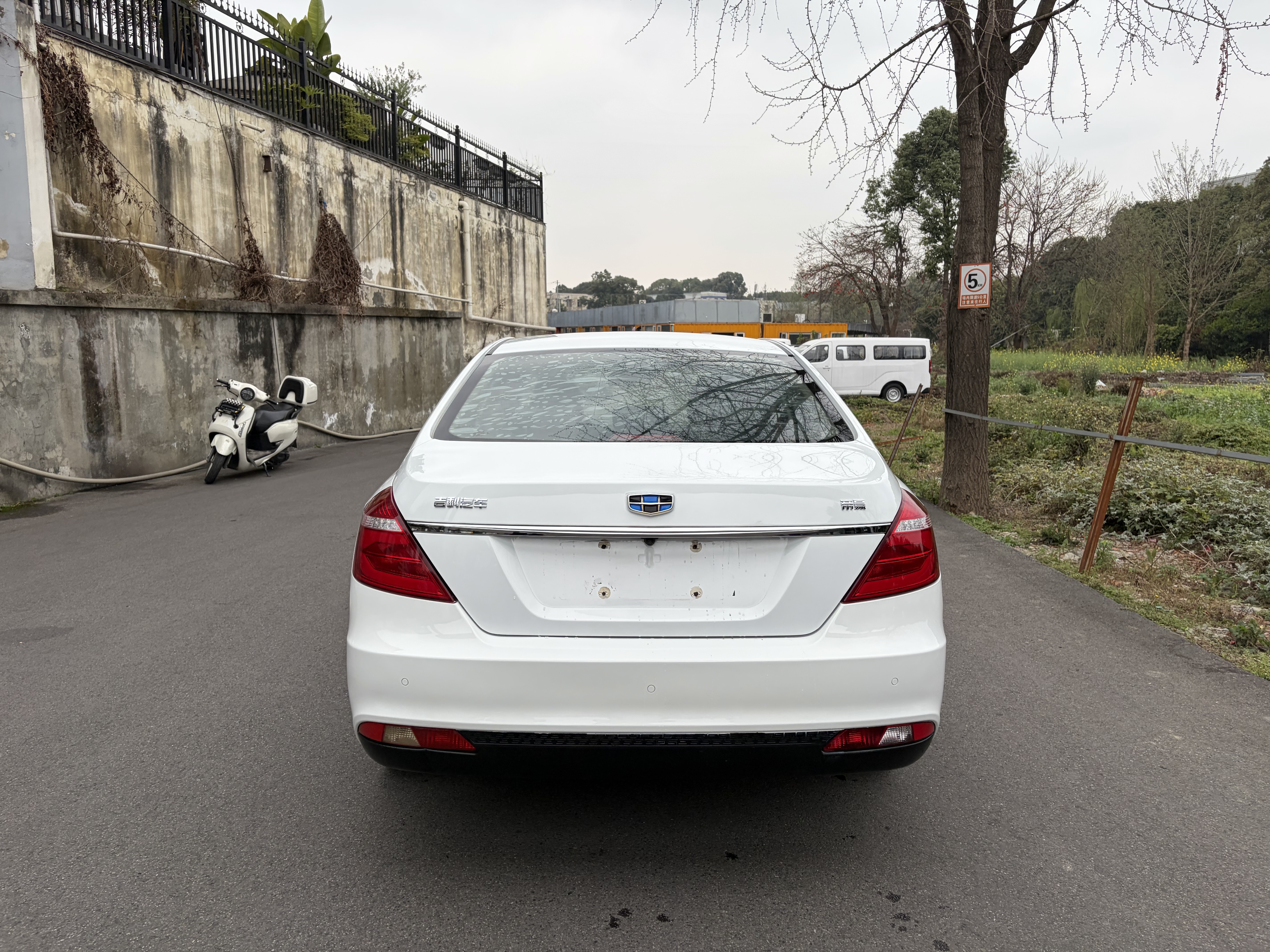 GEELY Emgrand 2016 car image #4