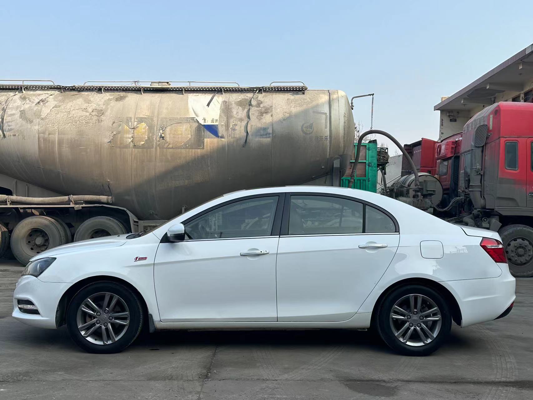 Emgrand 2017 #4 Emgrand 2017 car image #4