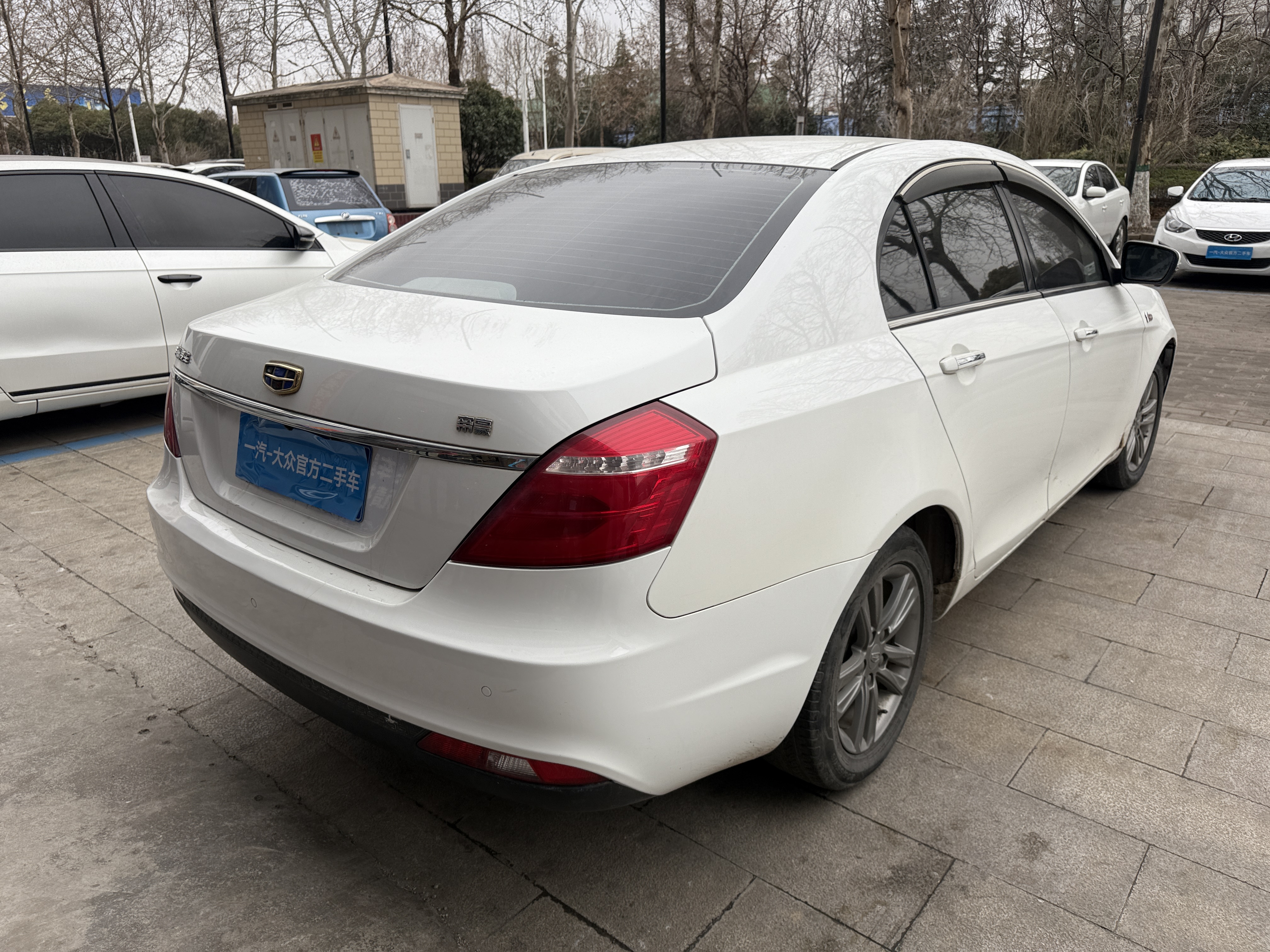 Emgrand 2017 #4 Emgrand 2017 car image #4