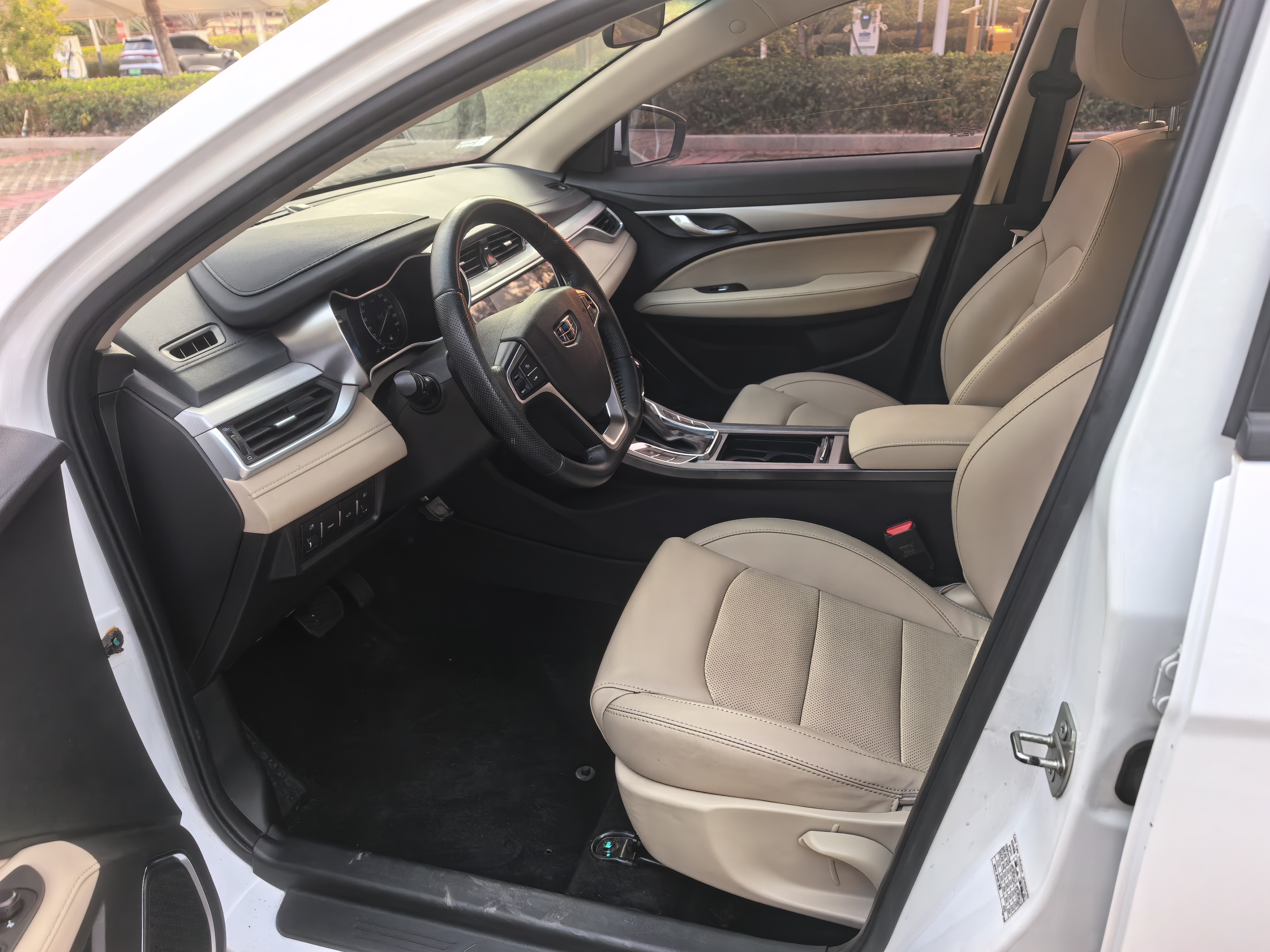 Emgrand 2018 car image #4