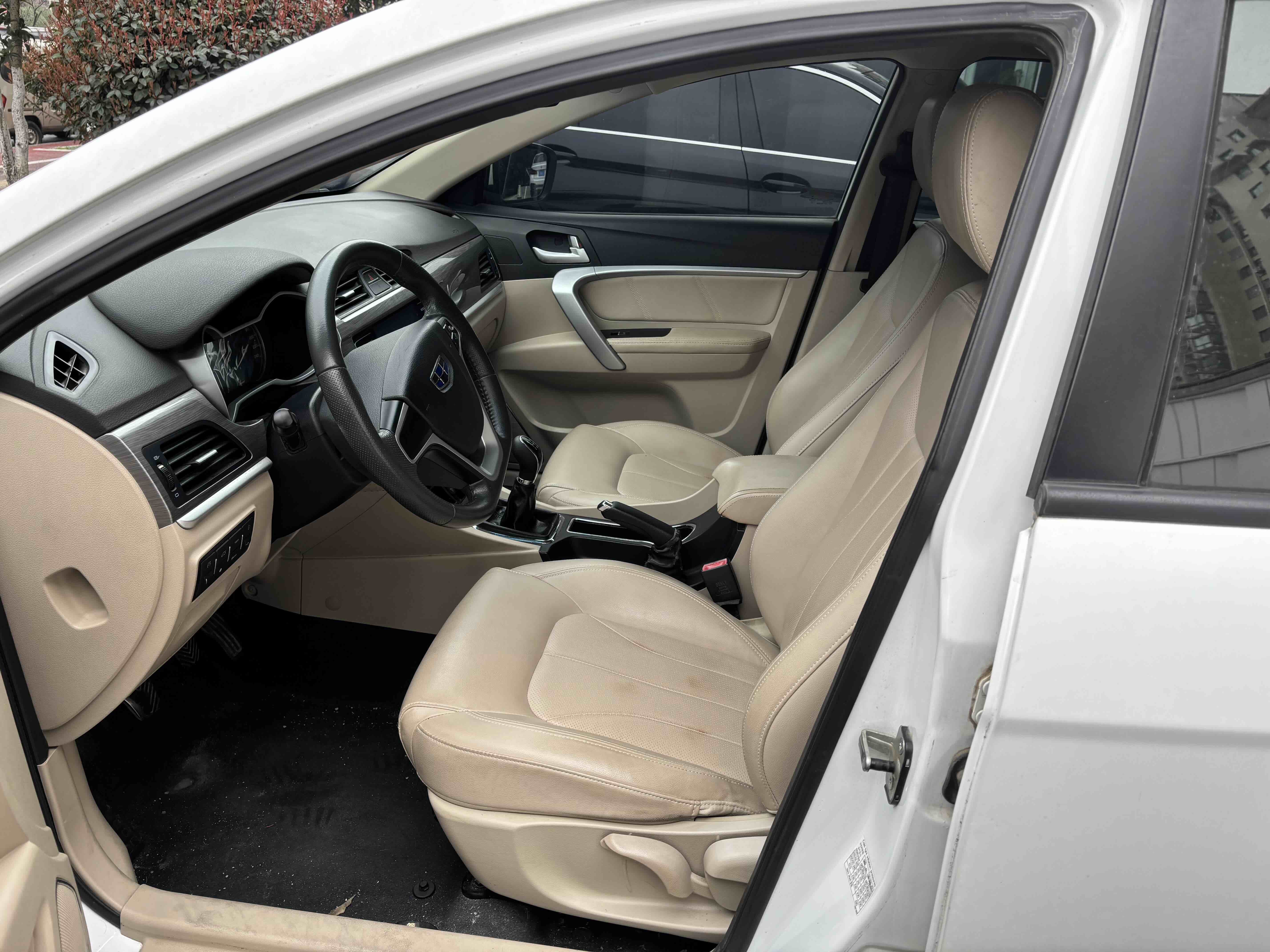 Emgrand 2017 car image #4