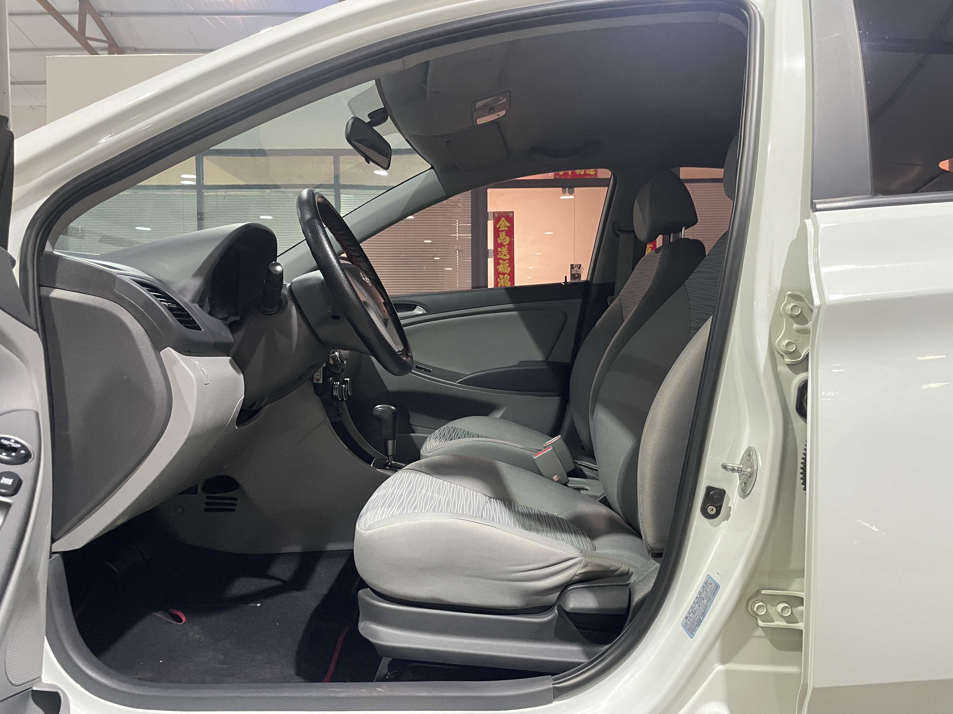 Hyundai Reina 2016 car image #4